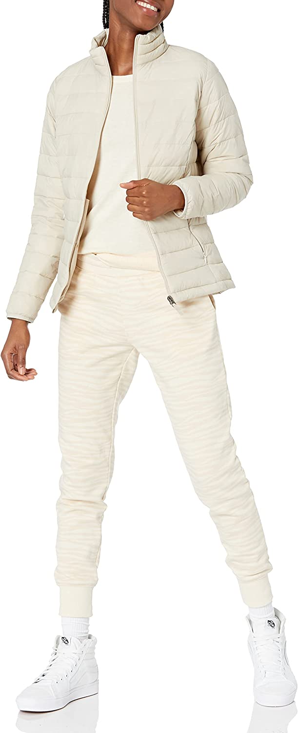 Amazon Essentials Women&#39;s Lightweight Long-Sleeve Water-Resistant Puffer Jacket (Available in Plus Size)